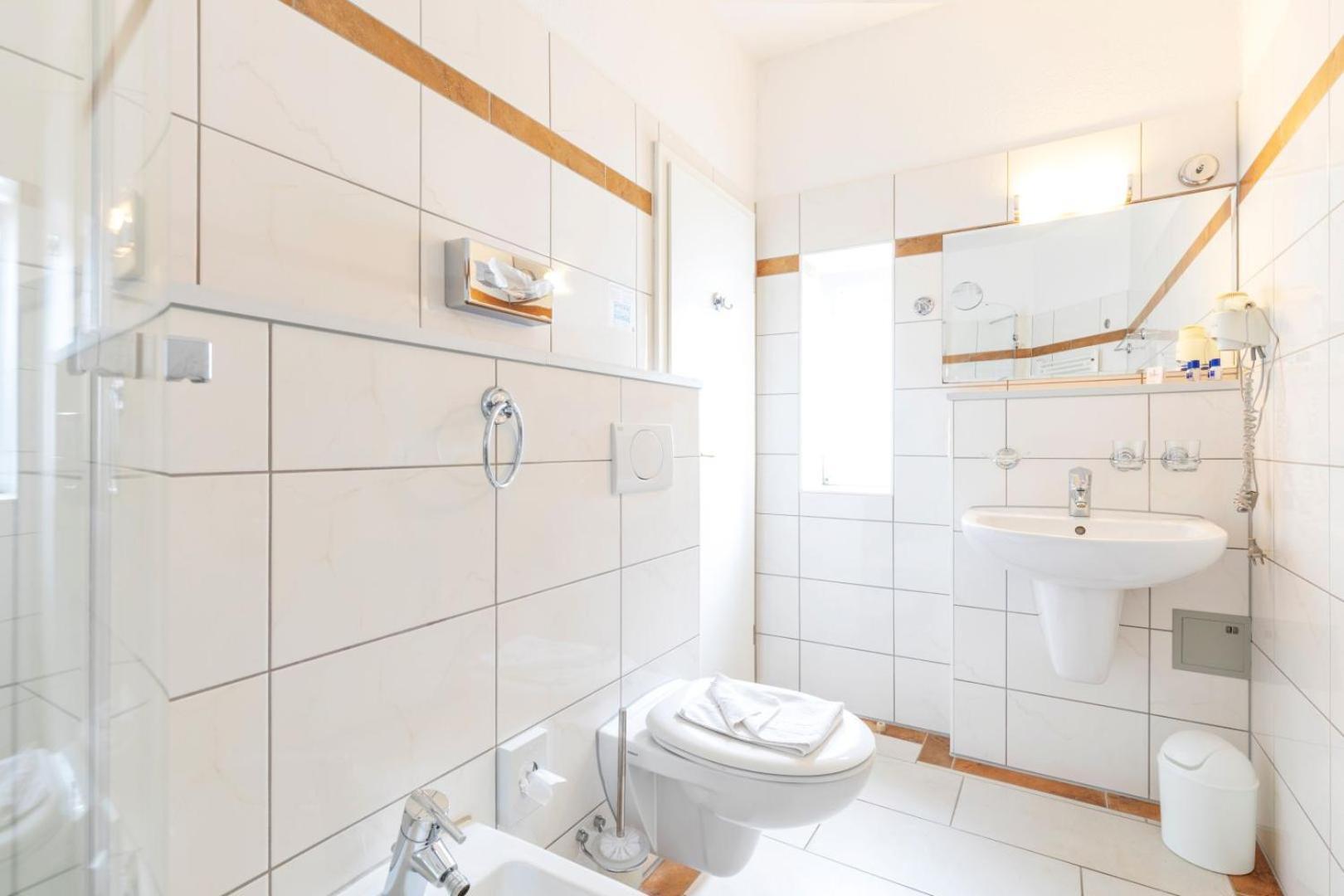 Hotel Stranddistel Ruegen Герен Екстер'єр фото
